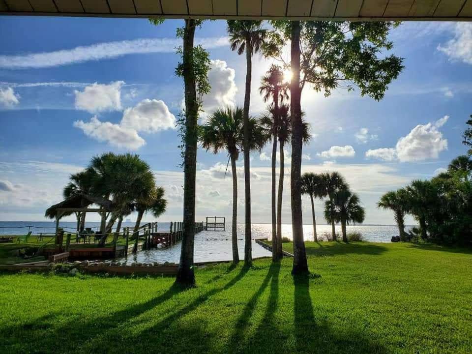Nasa Waterfront Dolphin Suite 泰特斯维尔 外观 照片