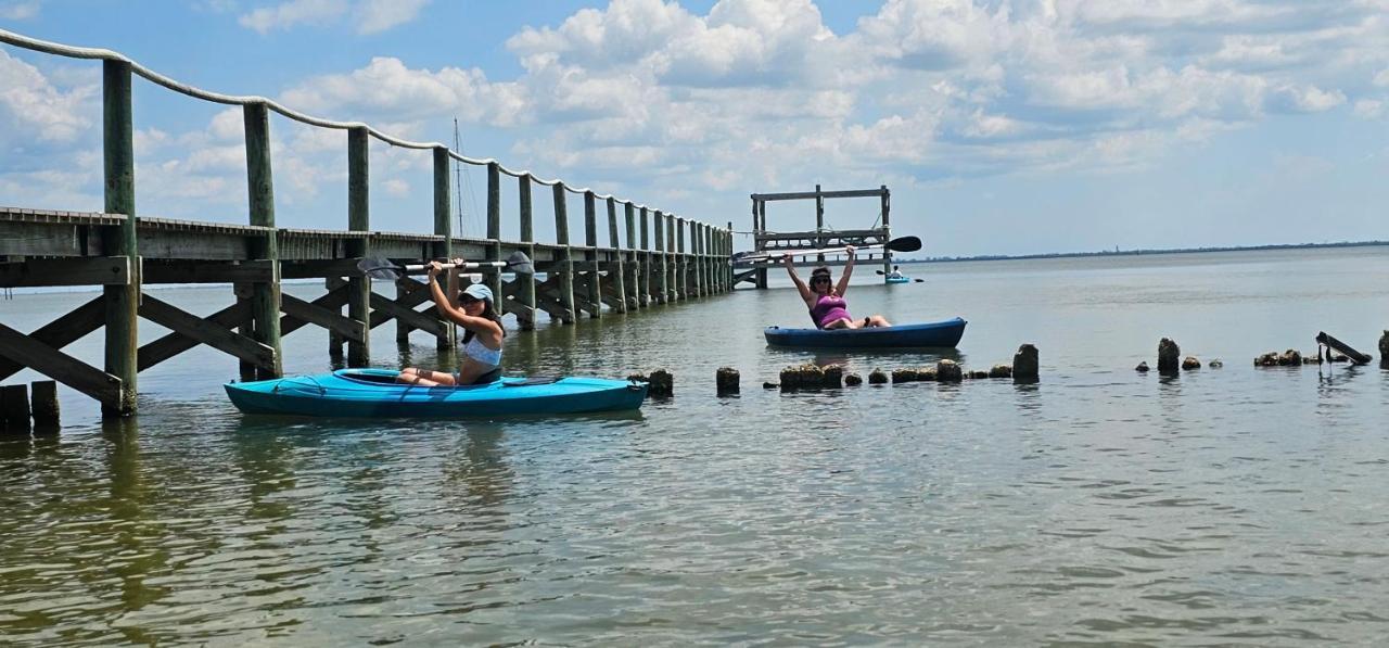 Nasa Waterfront Dolphin Suite 泰特斯维尔 外观 照片